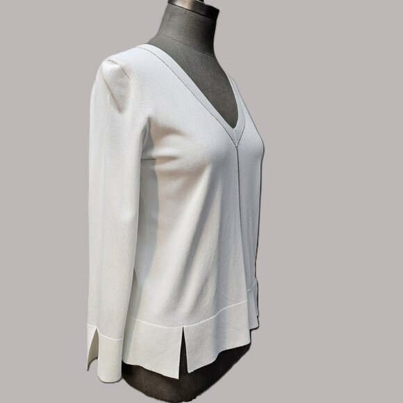 D. Exterior Long Sleeve V-neck Top - Picture 3 of 4